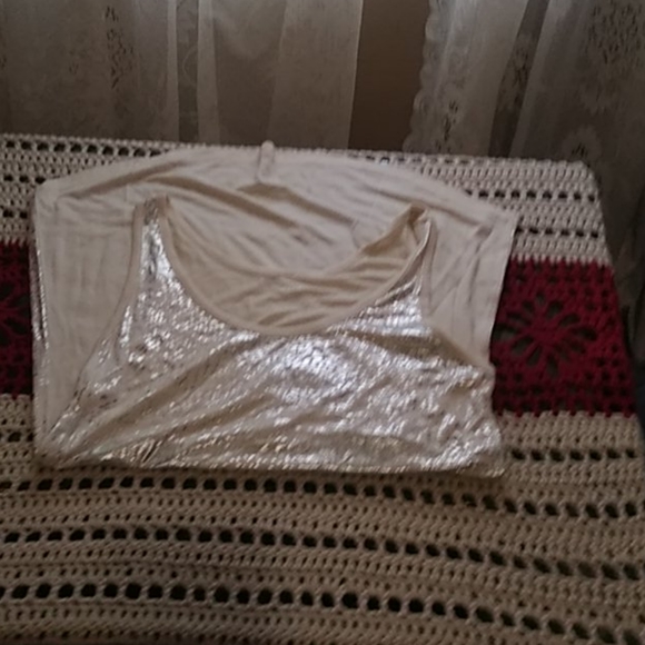 Top - Picture 2 of 2